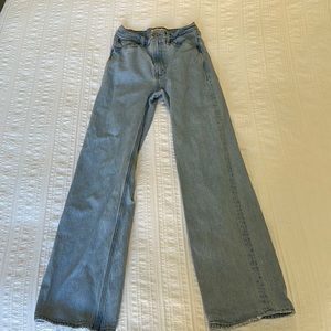 Abercrombie & Fitch The 90’s Relaxed Jean High Rise
